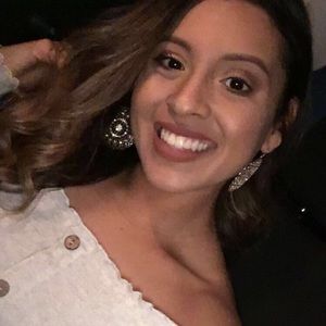 Meet your Posher, Lesly